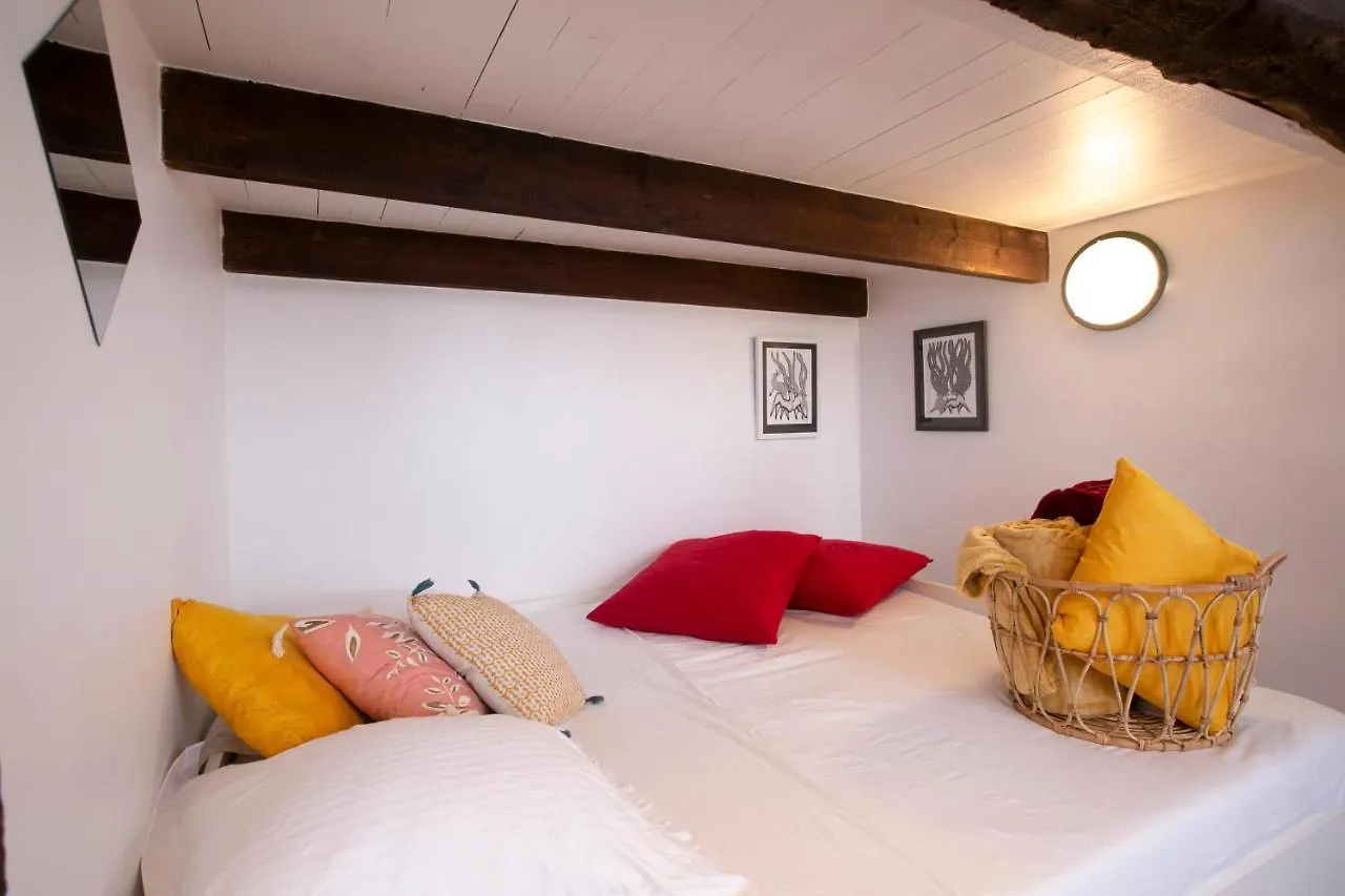 Authentic Apartment In Center Of Parisian Marais